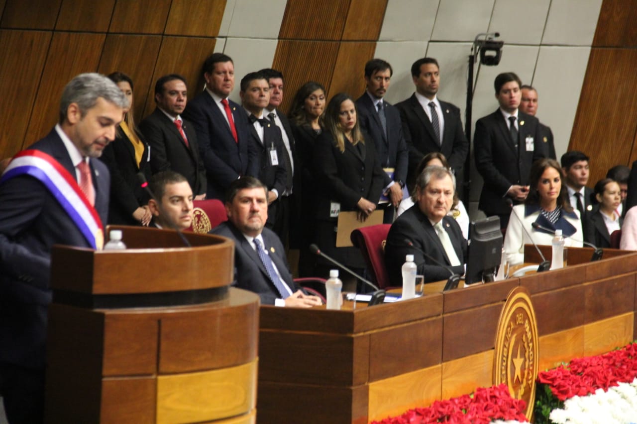 Abdo Benítez da primer informe ante Congreso y destaca la salud y educación