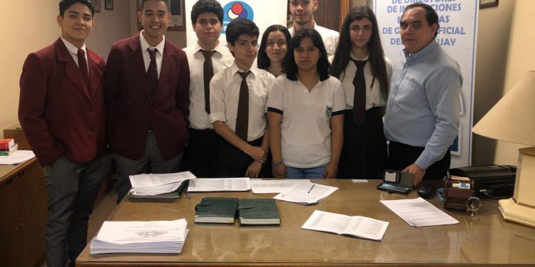 FENAES anuncia movilizaciones por falta de docentes