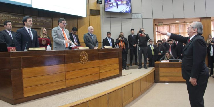 Exministro de Corte Suprema jura como miembro del Consejo de la Magistratura Exministro de Corte Suprema jura como miembro del Consejo de la Magistratura