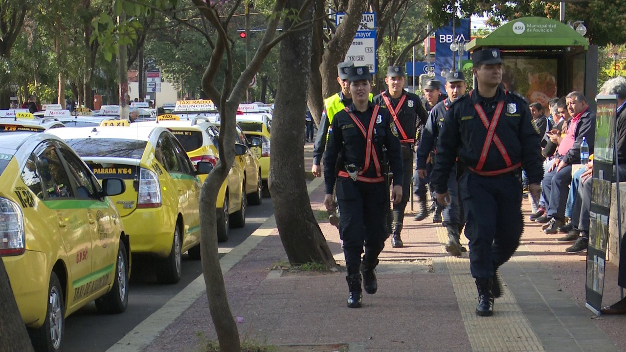 Policía Nacional asegura evitar que taxistas cierren arterias principales de Asunción