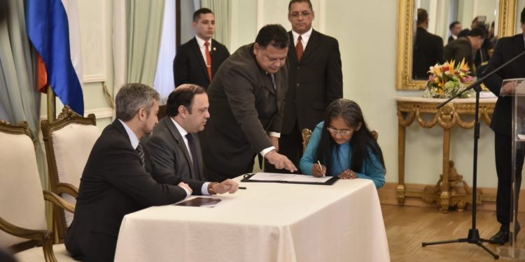 Paraguay resarce con inmueble a madre de niño fallecido hace 19 años