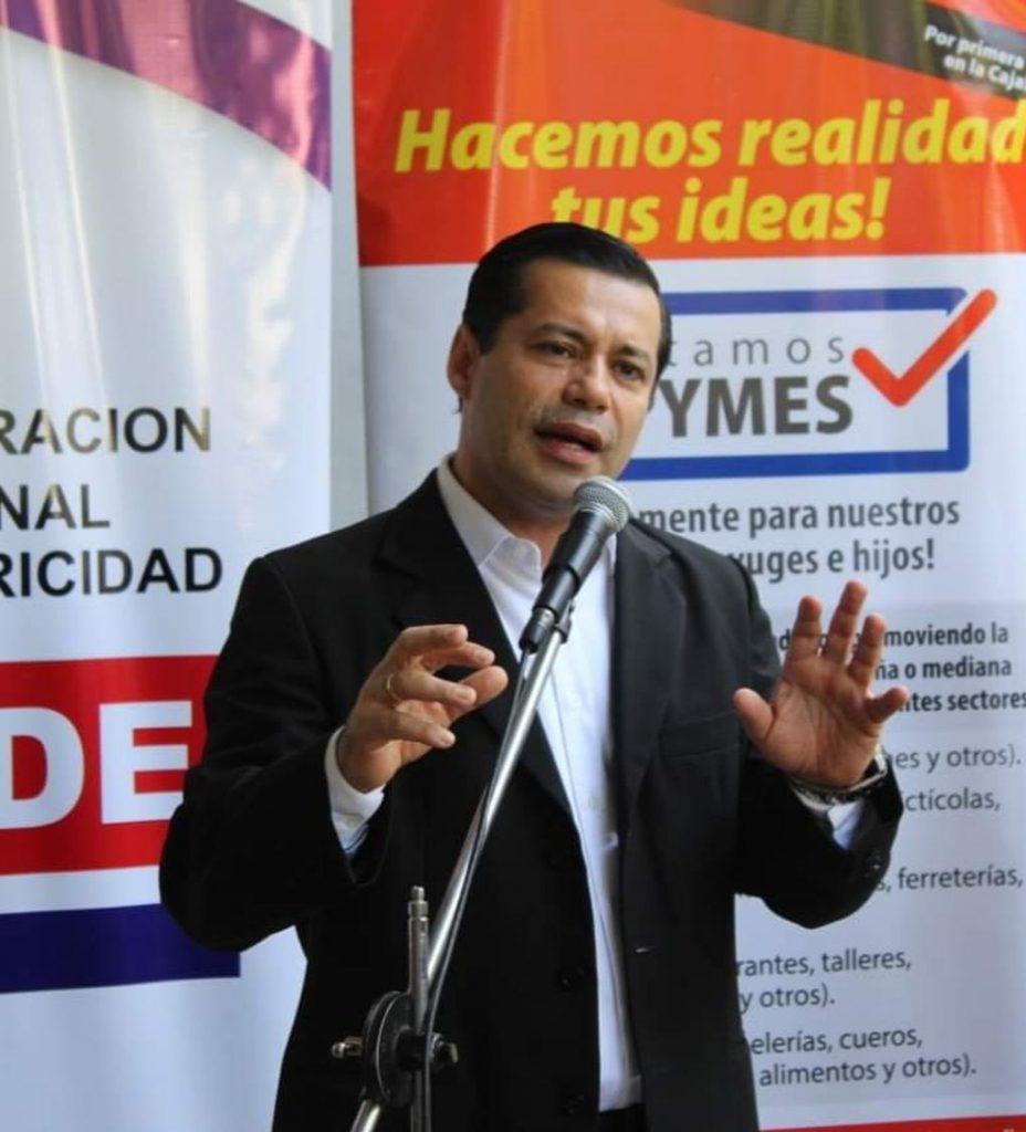 Mario Abdo nombra a Félix Sosa como nuevo titular de la ANDE Mario Abdo nombra a Félix Sosa como nuevo titular de la ANDE