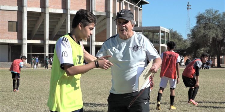 Ojeadores del Club Libertad buscan jóvenes talentos en Loma Plata Ojeadores del Club Libertad buscan jóvenes talentos en Loma Plata