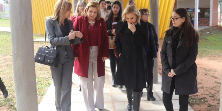 Capacitan a profesionales del Centro Ciudad Mujer en salud mental