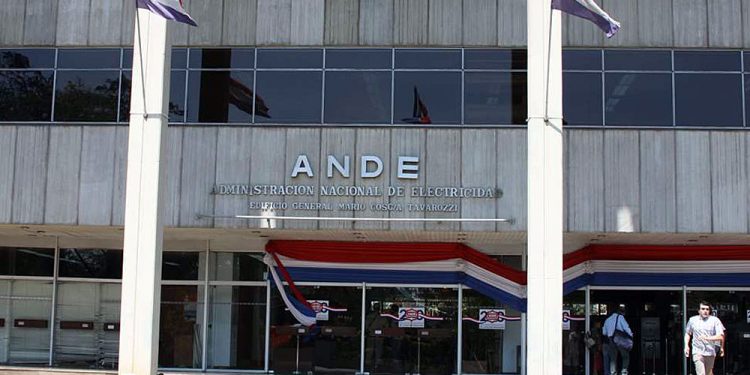 Mandatario designa a nuevo titular de la ANDE