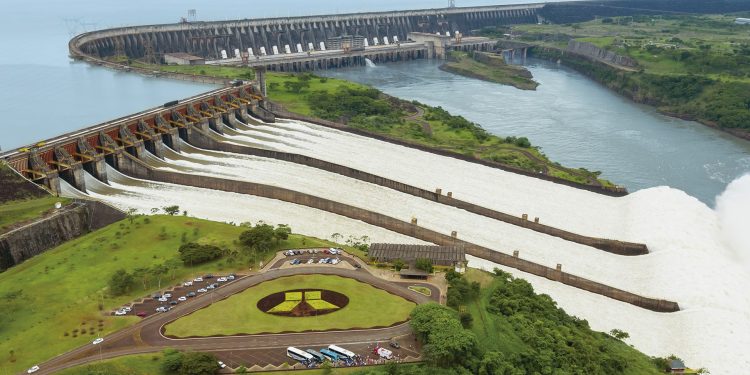 Parlamentario izquierdista del Mercosur calificó de grave convenio con Brasil