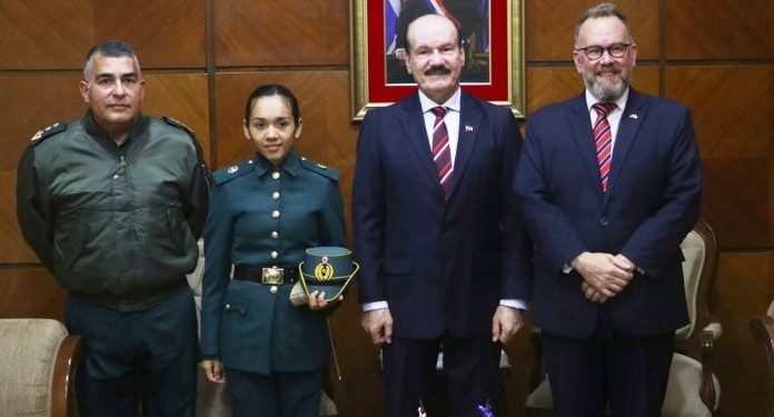Cadete paraguaya estudiará en la Real Academia Militar Sandhurts