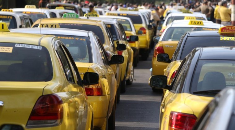 Taxistas llegan a acuerdo con autoridades y levantan protesta