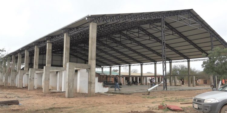 Ampliación del Centro Social de Mariscal Estigarribia finalizará en agosto