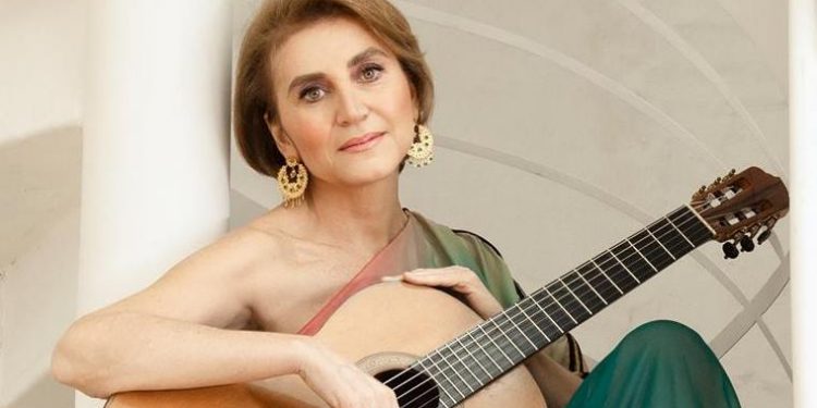 Berta Rojas, la primera mujer en recibir la “Guitarra de Plata”