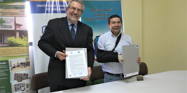 Universidad Evangélica y Gobernación de Boquerón firman convenio