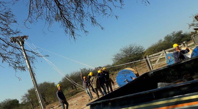 ANDE amplía la red de distribución de energía eléctrica en el Chaco ANDE amplía la red de distribución de energía eléctrica en el Chaco