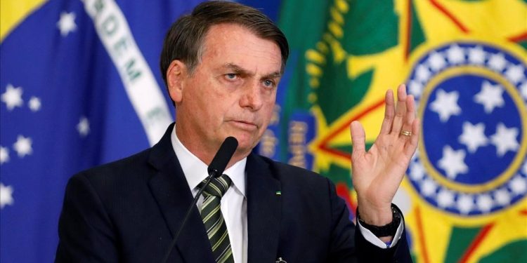 Bolsonaro alerta a militares sobre «guerra de información» con Amazonía