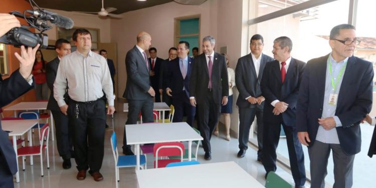 Acosta Ñu inaugura centro para atender a niños con autismo