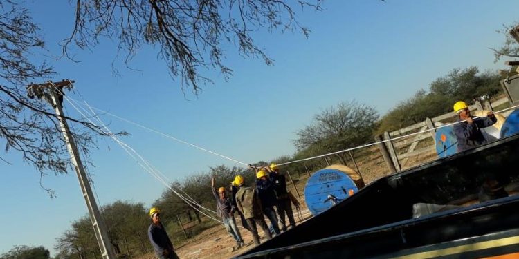 Se amplía la red de distribución de energía eléctrica en el Chaco Paraguayo Se amplía la red de distribución de energía eléctrica en el Chaco Paraguayo