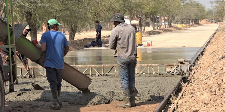 Tras dos meses de la palada inicial: Pavimentación avanzó 500 metros