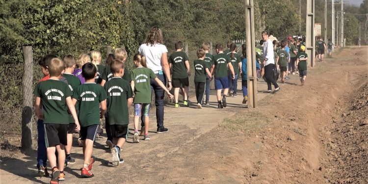 Reflexionan sobre la importancia del cuidado de basura en Loma Plata