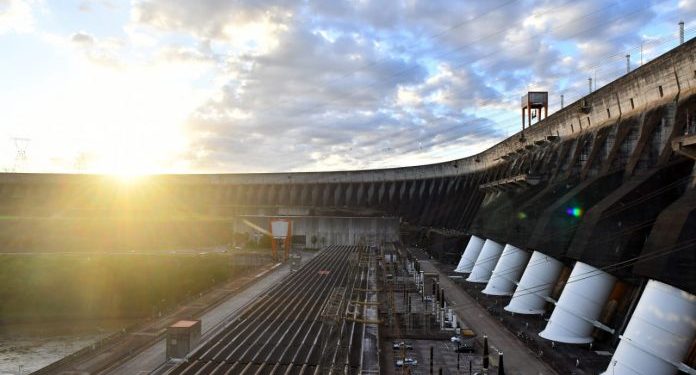 Paraguay debe construir propuesta política y económicamente viable para renegociar Itaipu
