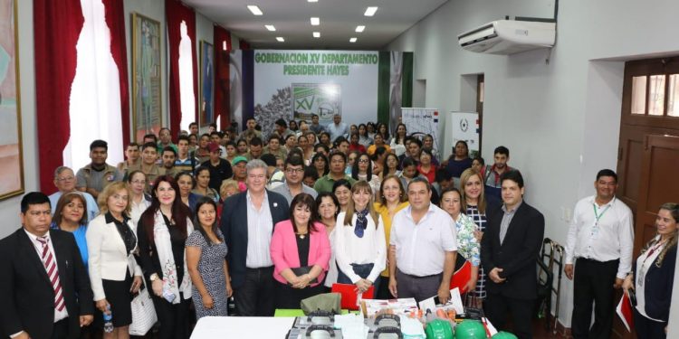 Habilitan aula móvil con simulador y varios cursos en Presidente Hayes Habilitan aula móvil con simulador y varios cursos en Presidente Hayes