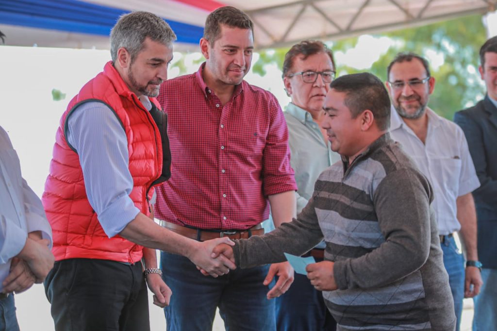 Gobierno entrega aportes y acerca variados servicios a pilarenses