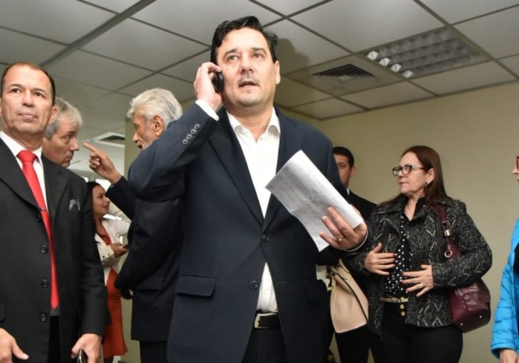 Buzarquis es sobreseído en denuncia por usurpación de funciones