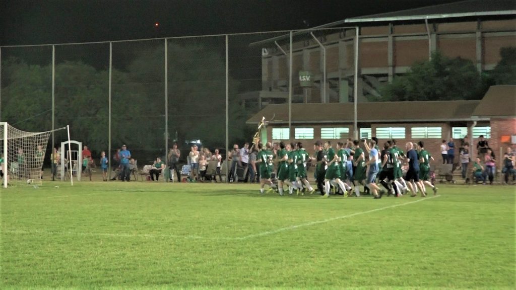 Loma Plata consiguió el trofeo de campeón en la Liga Menefepa de Fútbol