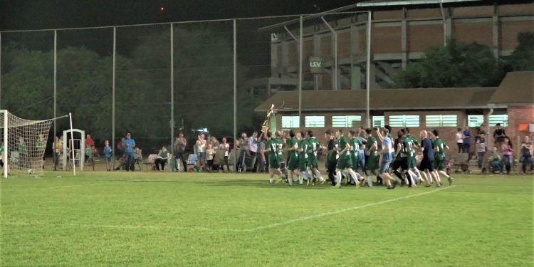 Loma Plata consiguió el trofeo de campeón en la Liga Menefepa de Fútbol Loma Plata consiguió el trofeo de campeón en la Liga Menefepa de Fútbol