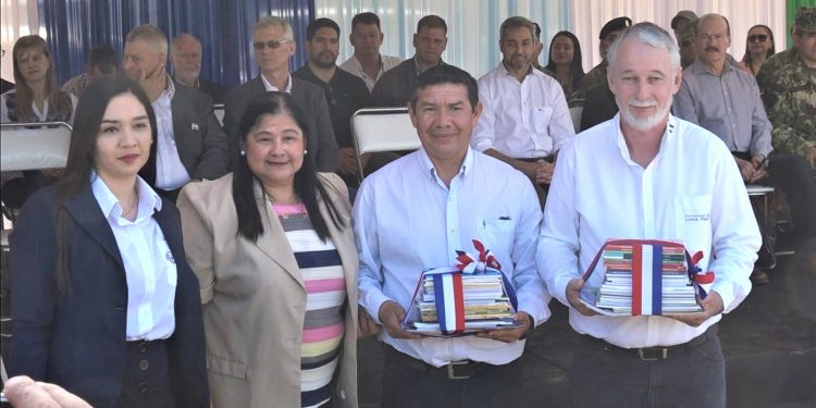 Donan libros para bibliotecas públicas de Boquerón Donan libros para bibliotecas públicas de Boquerón