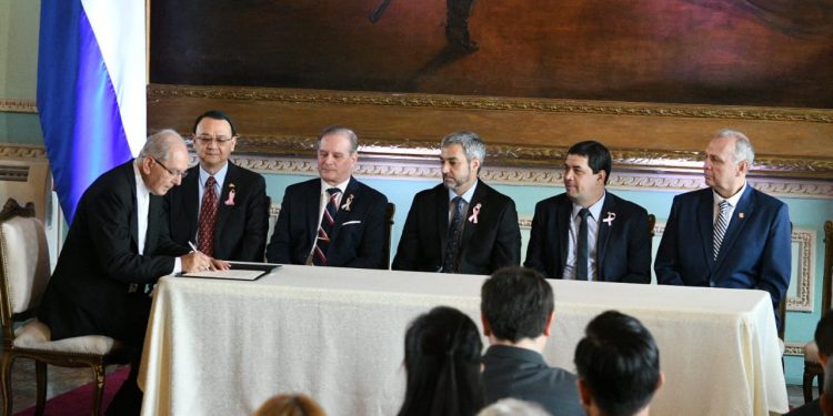 Con 1.800 casas buscan dar solución definitiva a bañadenses en Asunción Con 1.800 casas buscan dar solución definitiva a bañadenses en Asunción