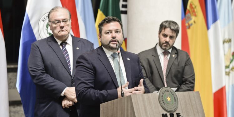 Gobierno condena las facilidades otorgadas a Arrom, Martí y Colmán