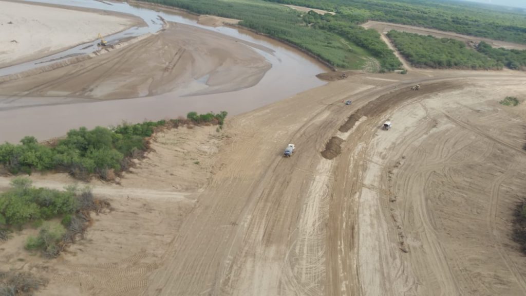 Mejoramiento del muro de contención en Pozo Hondo, en su etapa final