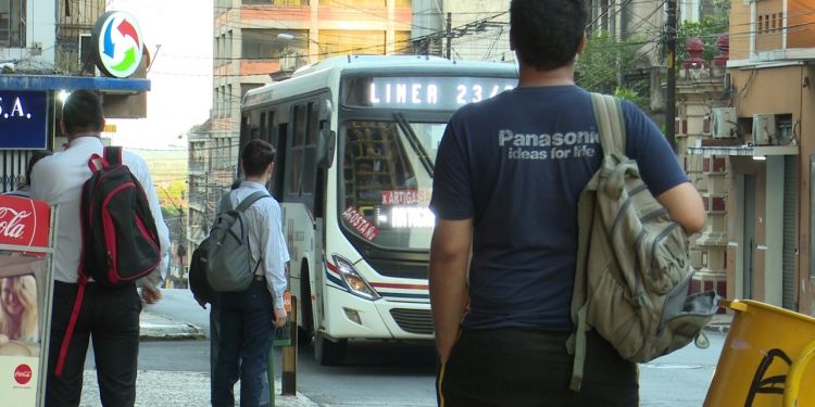 Desactivan paro de transporte y sacarán de circulación a empresas informales