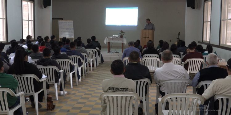 Preparan a jóvenes indígenas para las ofertas universitarias y laborales Preparan a jóvenes indígenas para las ofertas universitarias y laborales