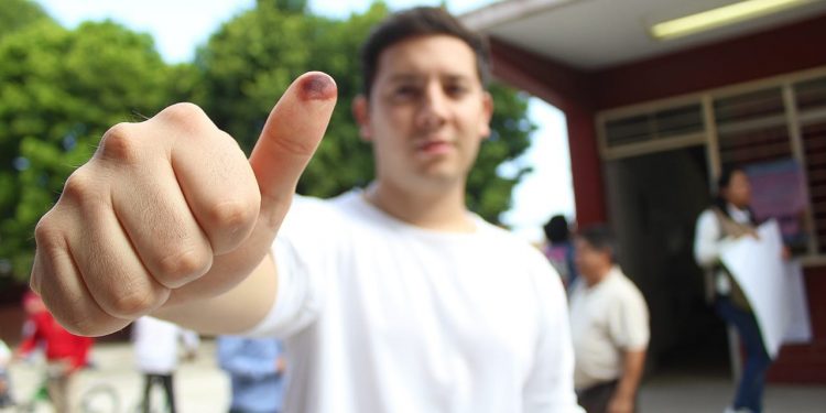 Instan a jóvenes de 18 años a actualizar datos en el Registro Cívico Permanente