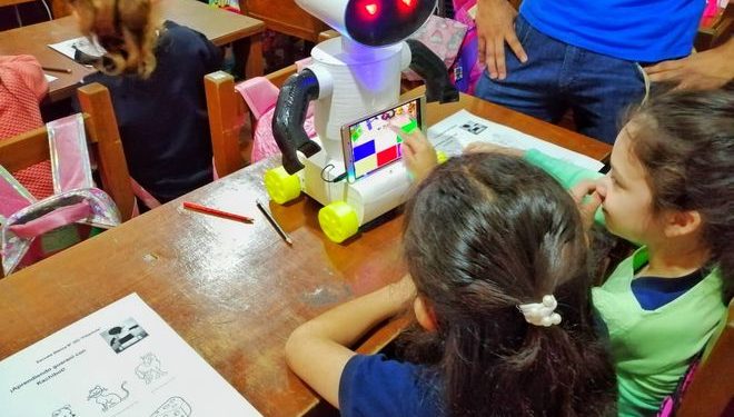 KACHIBOT: un robot que enseña el idioma Guaraní