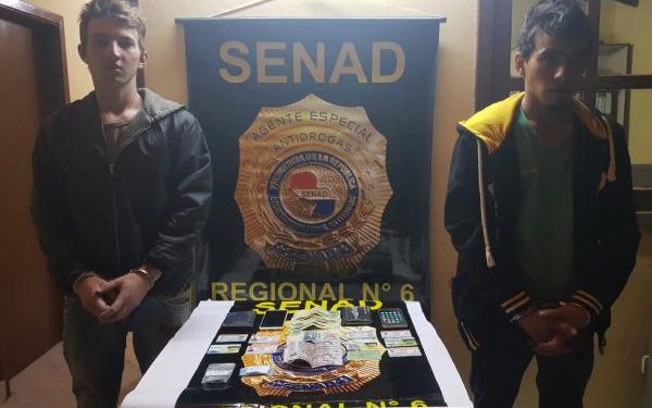 Detienen a 2 supuestos distribuidores de drogas en Filadelfia