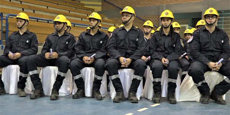 25 nuevos voluntarios combatirán siniestros como Bomberos en el Chaco 25 nuevos voluntarios combatirán siniestros como Bomberos en el Chaco