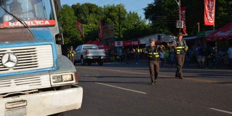 Caminera advierte multa por arrojar basura en las rutas es de G. 843.400 Caminera advierte multa por arrojar basura en las rutas es de G. 843.400