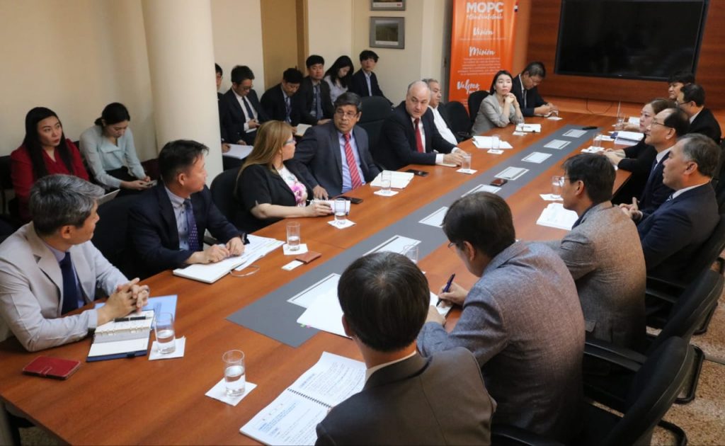 Coreanos tienen interés en proyectos viales y ferroviarios en el país