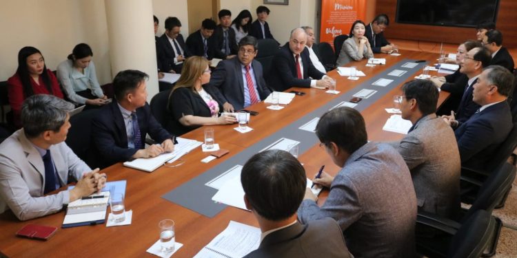 Coreanos tienen interés en proyectos viales y ferroviarios en el país