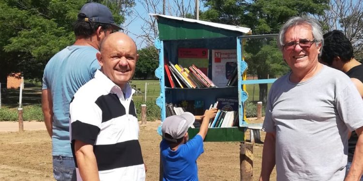 Campo Aceval: Recibieron donación de libros e instalaron biblioteca callejera Campo Aceval: Recibieron donación de libros e instalaron biblioteca callejera