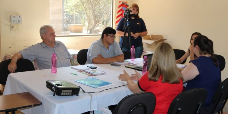 Trabajan con medios para mejorar enfoque de noticias sobre mujeres
