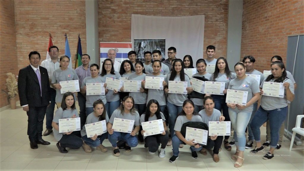 Jóvenes y adultos de Loma Plata concluyeron cursos de Sinafocal