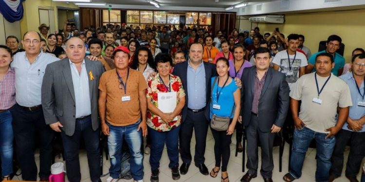 130 familias de Central firmaron contratos por sus inmuebles