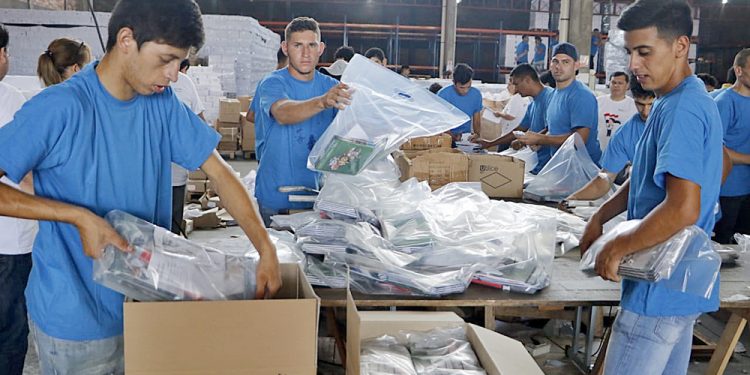 MEC inicia envío de kits escolares antes de finalizar el año