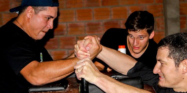 La lucha de brazos: Una disciplina que gana cada vez más adeptos en el Chaco La lucha de brazos: Una disciplina que gana cada vez más adeptos en el Chaco