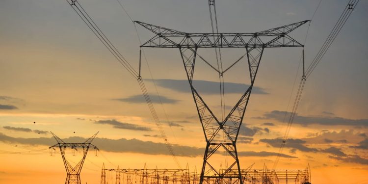 Yacyretá se conecta a la línea 500 kV para utilizar el 100 por ciento de su energía Yacyretá se conecta a la línea 500 kV para utilizar el 100 por ciento de su energía