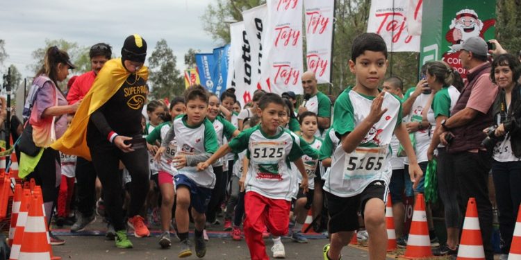 Centenar de personas en una corrida para visualizar situación de violencia Centenar de personas en una corrida para visualizar situación de violencia