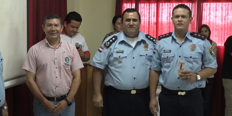 Distinguen a policías y personas que colaboran con la seguridad en el Chaco Distinguen a policías y personas que colaboran con la seguridad en el Chaco