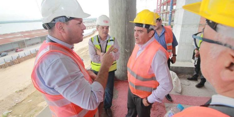 Ministro Petta observó avances en construcción de Oficinas de Gobierno
